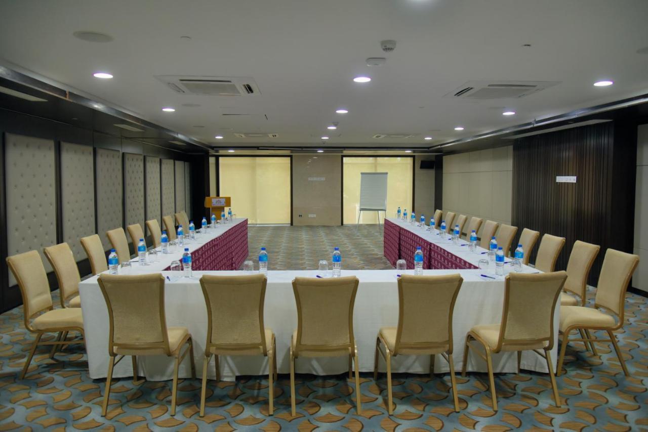 Bravia Hotel นีอาเมย์ ภายนอก รูปภาพ