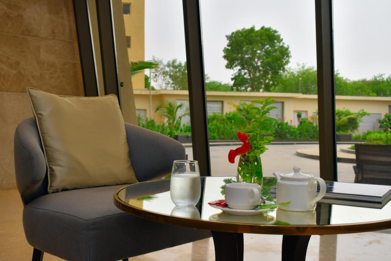 Bravia Hotel นีอาเมย์ ภายนอก รูปภาพ
