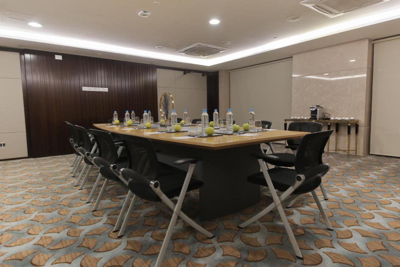 Bravia Hotel นีอาเมย์ ภายนอก รูปภาพ